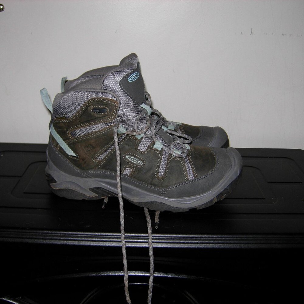 Keen Cicadia Mid-Height Waterproof Hiking Boot 9